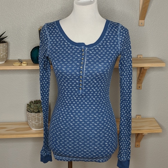 Abercrombie & Fitch Tops - Abercrombie thermal long sleeved shirt Abercrombie & Fitch Tops - Abercrombie thermal long sleeved shirt